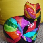 Un gato insulzo en casa